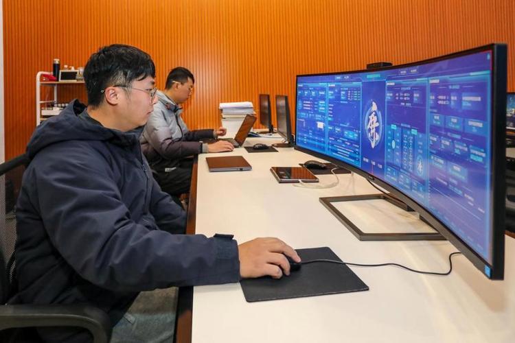 网络建设每千台管理人员