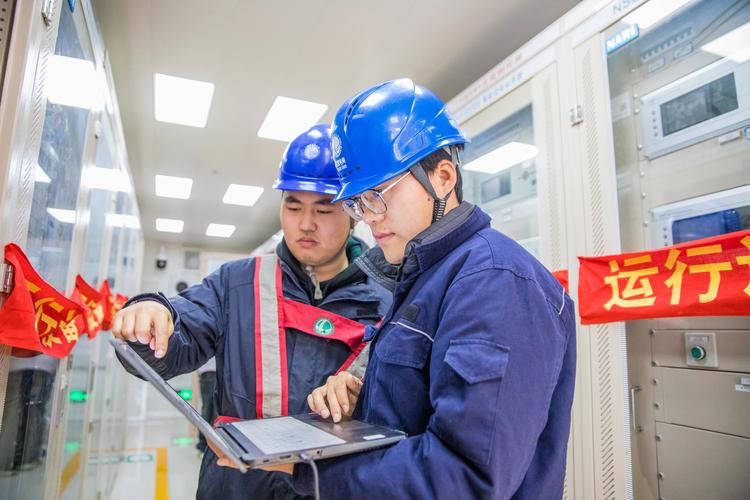 网络建设每千台管理人员