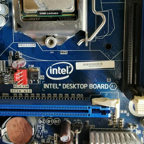 因特尔主板跟cpu一体