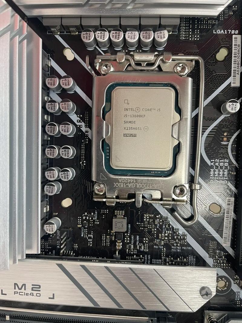 i5CPU的主板选择是根据PCB布局、散热性能、功耗特点以及处理器需求来决定的。以下是关于i5CPU主板的详细介绍