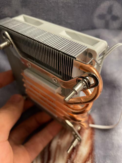 散热器，让CPU在高温下依然运行得正快