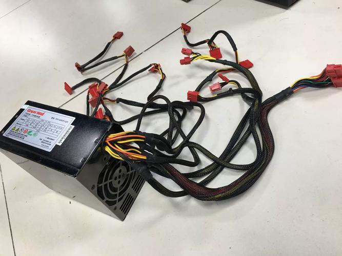 双路CPU电源，让电源更强大，让电脑更无忧运行