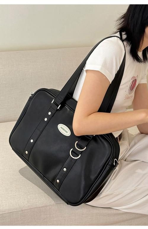 笔记本电脑包包,搭配与保护的完美平衡