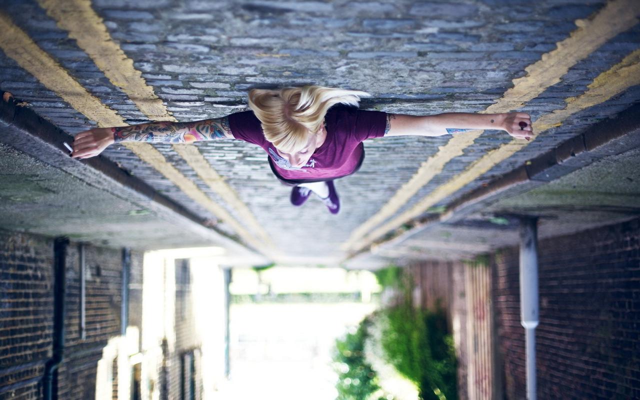 电脑壁纸，非主流风格的视觉体验