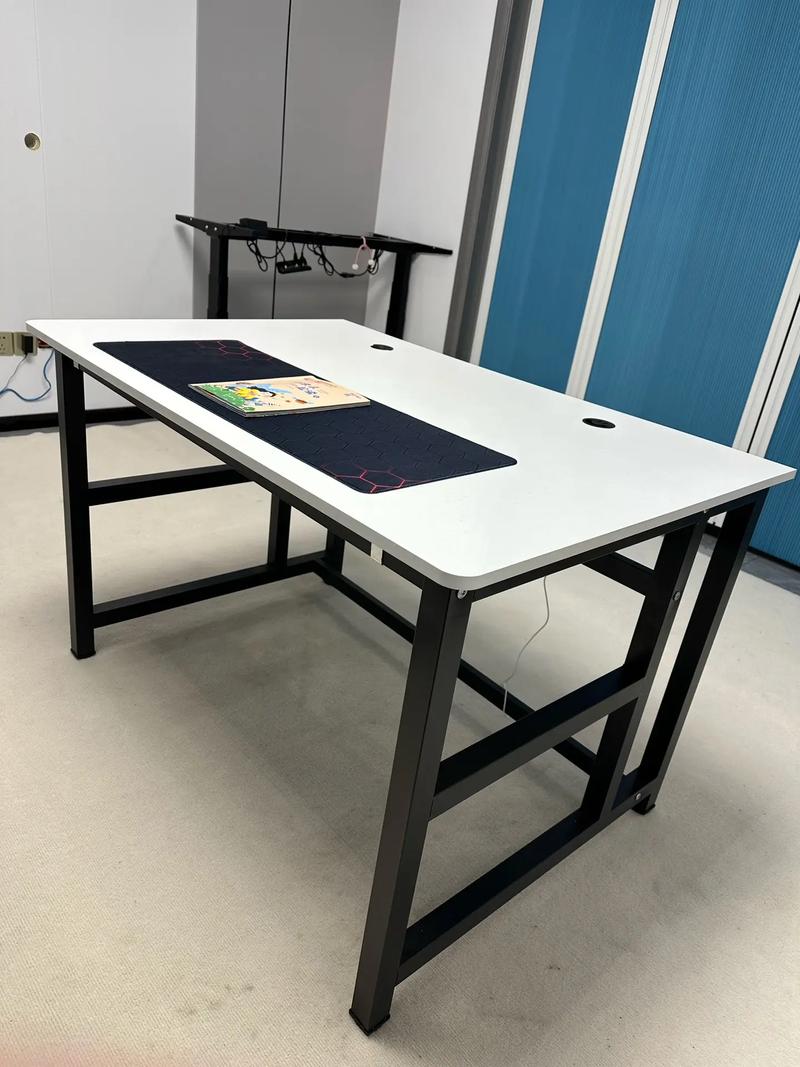 钢制笔记本电脑桌，适合高级用户的数据线只能充电的笔记本电脑桌