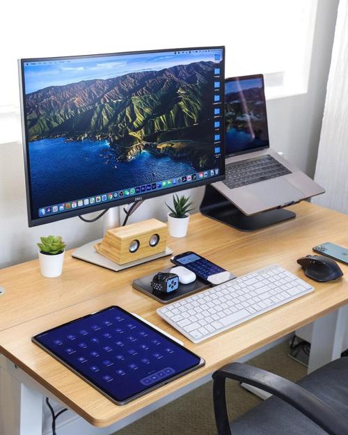 一个普通的电脑，简单地放在桌上，就是一个普通的工具。但当你仔细观察，你会发现，这个小小的设备里，藏着无数值得思考和优化的地方