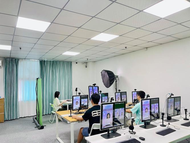 LOL直播电脑配置，选择正确设备，打造专业直播效果