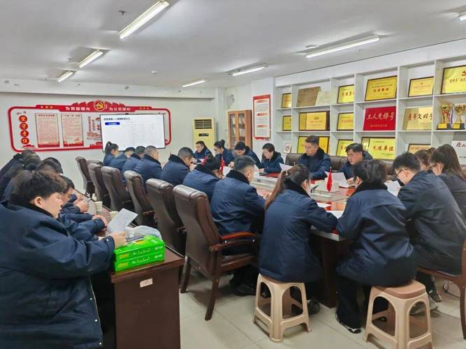 在郑州，疫情防控工作正全力推进中。近日，郑州公交公司根据疫情防控工作部署，迅速采取措施，全力以赴保障乘客出行安全。以下是关于郑州公交疫情最新消息的详细介绍