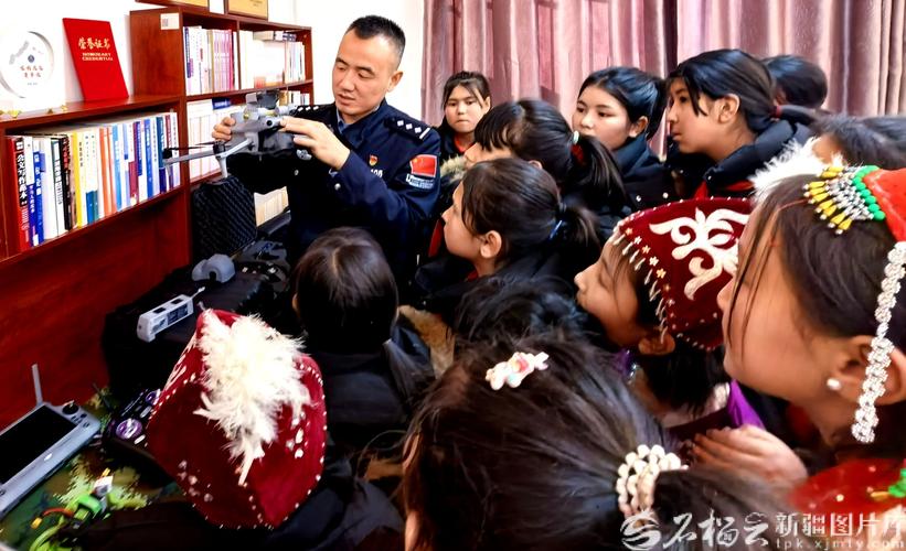 当前，新疆疫情防控形势严峻，各族群众团结互助，疫情防控取得积极成效，得到了国家和新疆各族人民的广泛支持