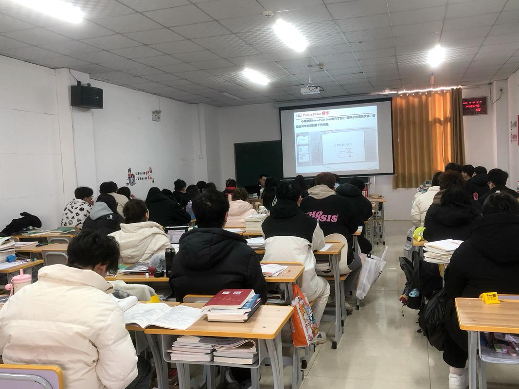 高端手提电脑，合肥世杰电脑学校的必修课