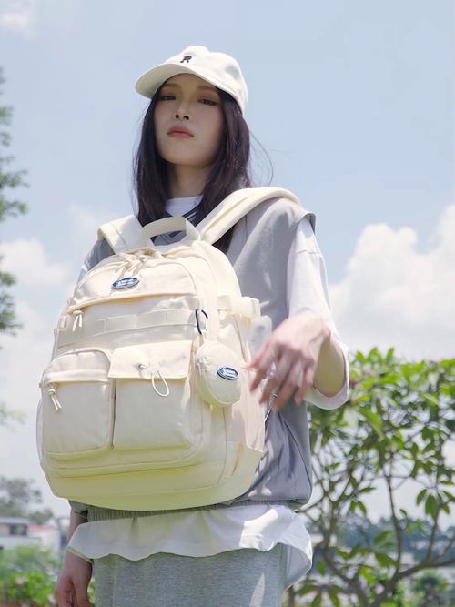 双肩包的声音，为什么它很重要，以及你该如何让它安静下来？