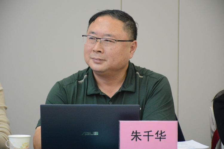 在写作过程中，我需要重点从南宁作为城市发展的背景、南宁网络开发公司的现状、趋势、内容创作、运营策略等方面展开。为了确保文章内容丰富且实用，我将分成以下几个部分