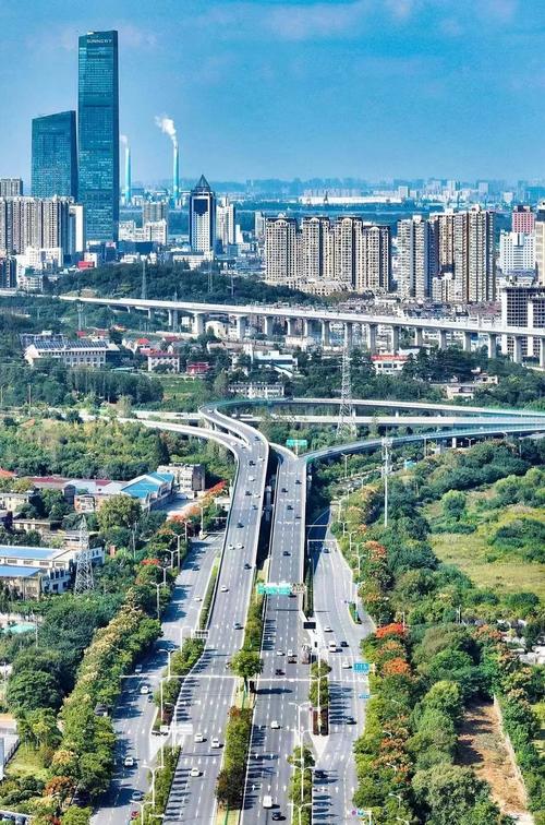 一、镇江作为网络建设的引领城市