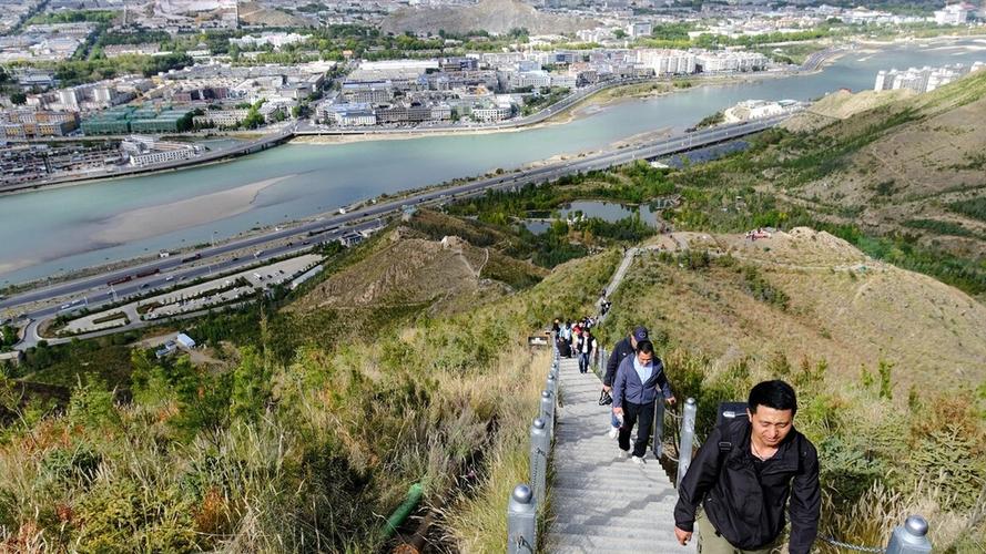 拉萨政府网站建设，构建政府与市民的深度互动
