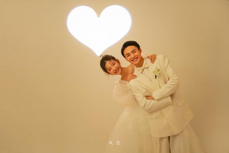 烂点婚纱照电脑桌搭配指南，让浪漫与科技完美融合