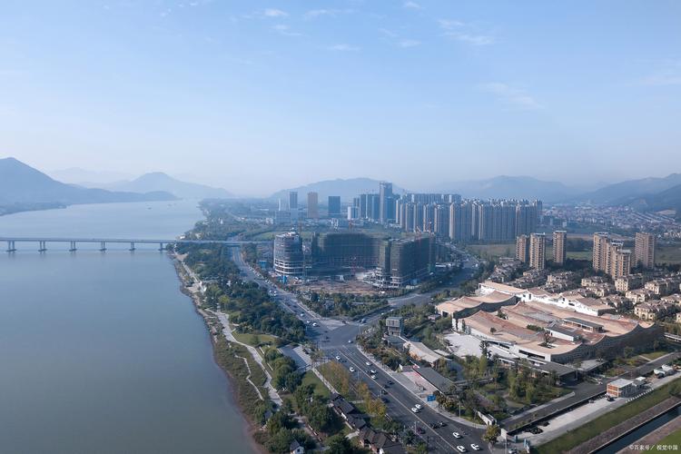 富阳网络，一个充满活力的互联网新天地