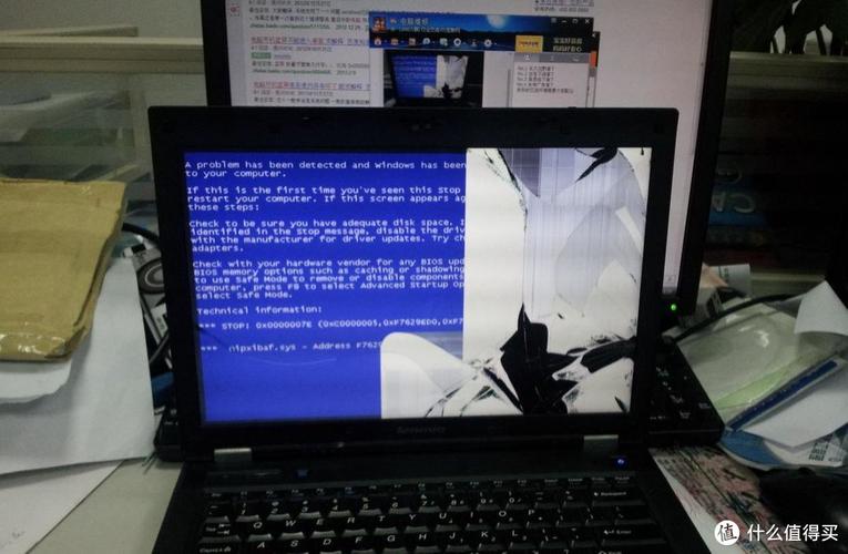 为什么电脑莫名坏了一块？