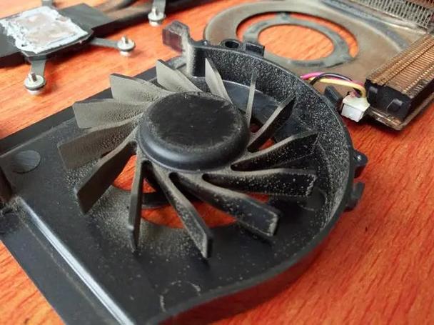 电脑主板发热cpu上的风扇噪音大