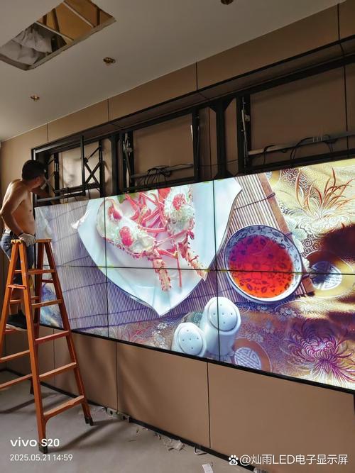 三屏显示，一场视觉盛宴，如何让屏幕显示焕发新光？