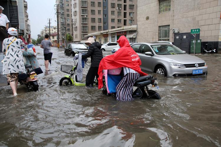 赣榆区遭遇大暴雨，生活受到影响…
