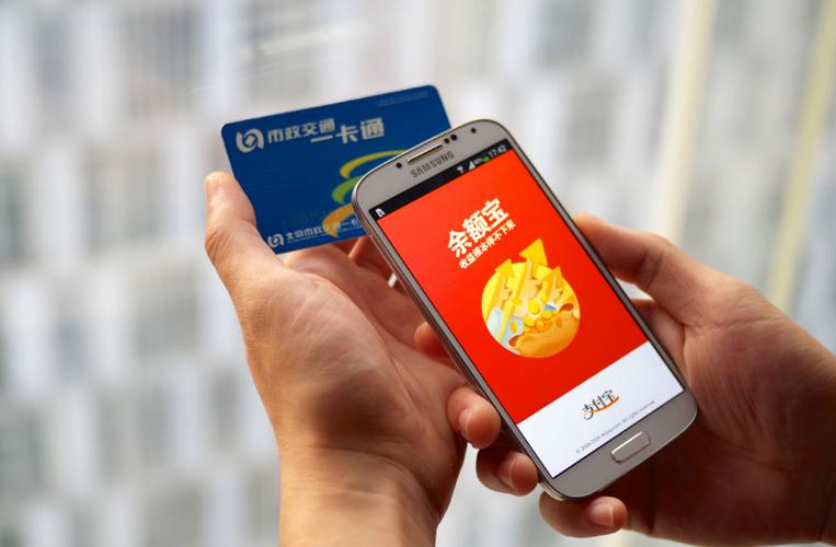 在抖音刷单点赞的支付方式和dy赞自助下单平台支付方式中,这两个平台都主要提供支付方式的自助服务,而用户群体和支付方式选择之间有一定的相似之处。以下是具体分析