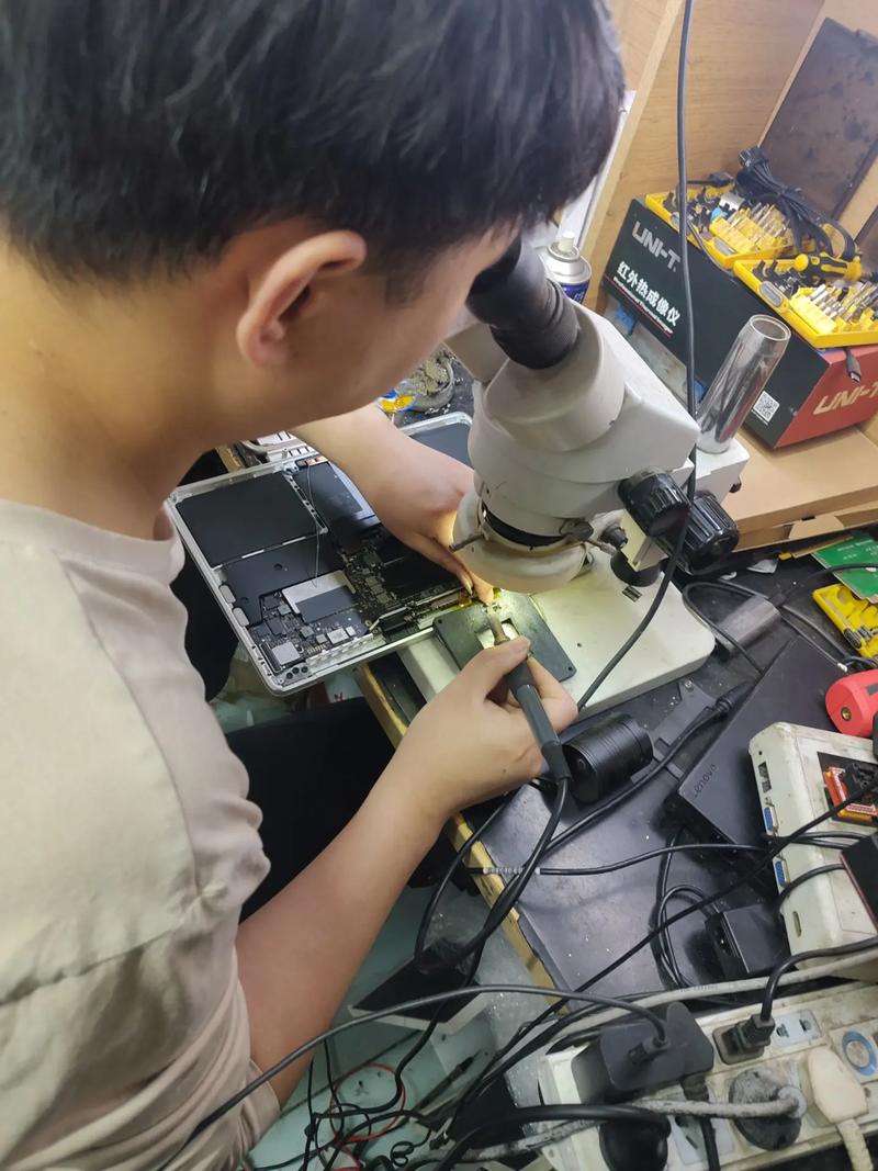 如何高效完成电脑硬件维修