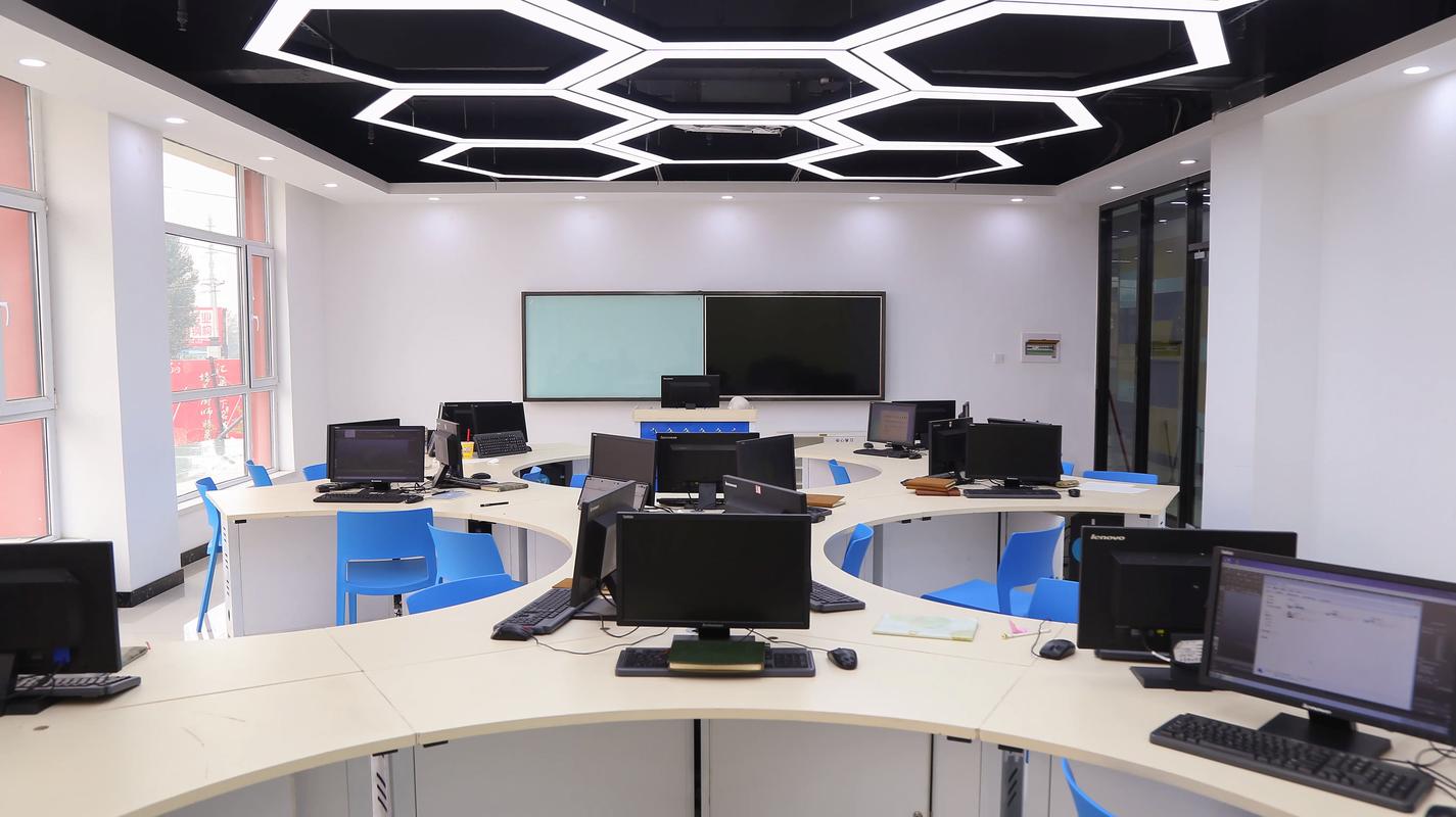 合肥新华电脑学校，专业、高效、品质的电脑教育选择