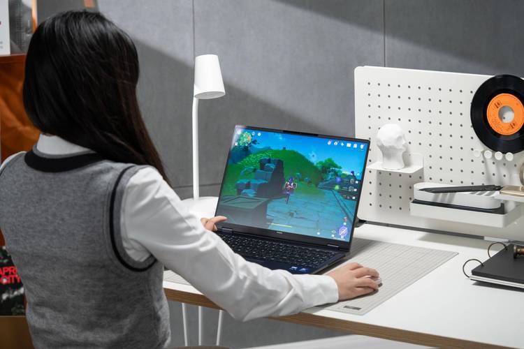 小巧笔记本电脑，轻松开启办公与阅读的新方式