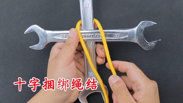 电脑十字交叉剪裁技巧可以通过裁剪电脑上的十字交叉结构来实现。首先,需要确定十字交叉的结构,通常包括两条交叉的线条,可能需要调整矩形的大小,或者可能需要裁剪某些线条