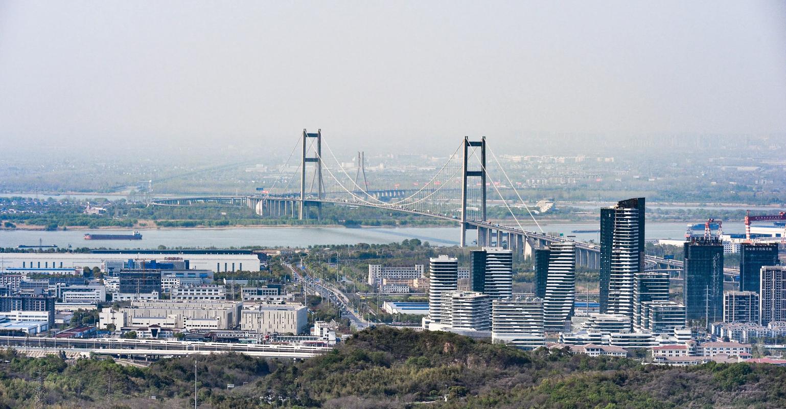 镇江作为中国经济发展的重要地，其现代化水平不断提高，城市经济活力日益增强。作为一家专业的镇江网站建设公司，我们致力于为镇江企业和创业者提供优质的网站解决方案，帮助他们在城市中脱颖而出，实现可持续发展