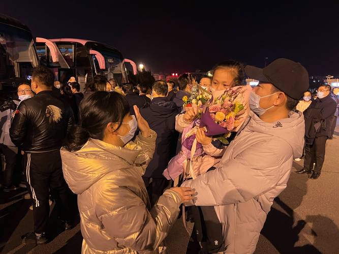 黄岛东小区疫情最新消息，infected人已至，医护人员迅速反应