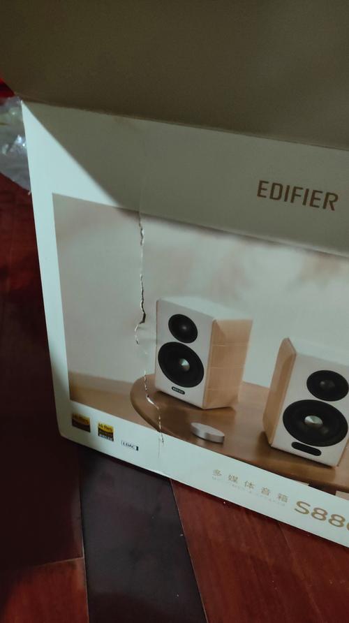 漫步者电脑音箱的音质控制一直是用户关注的焦点。然而，有时候在使用电脑音响时，偶尔会听到杂音的困扰。面对这种情况，我们该如何解决呢？本文将从杂音的来源、原因及解决方案入手，帮助你更好地控制音质