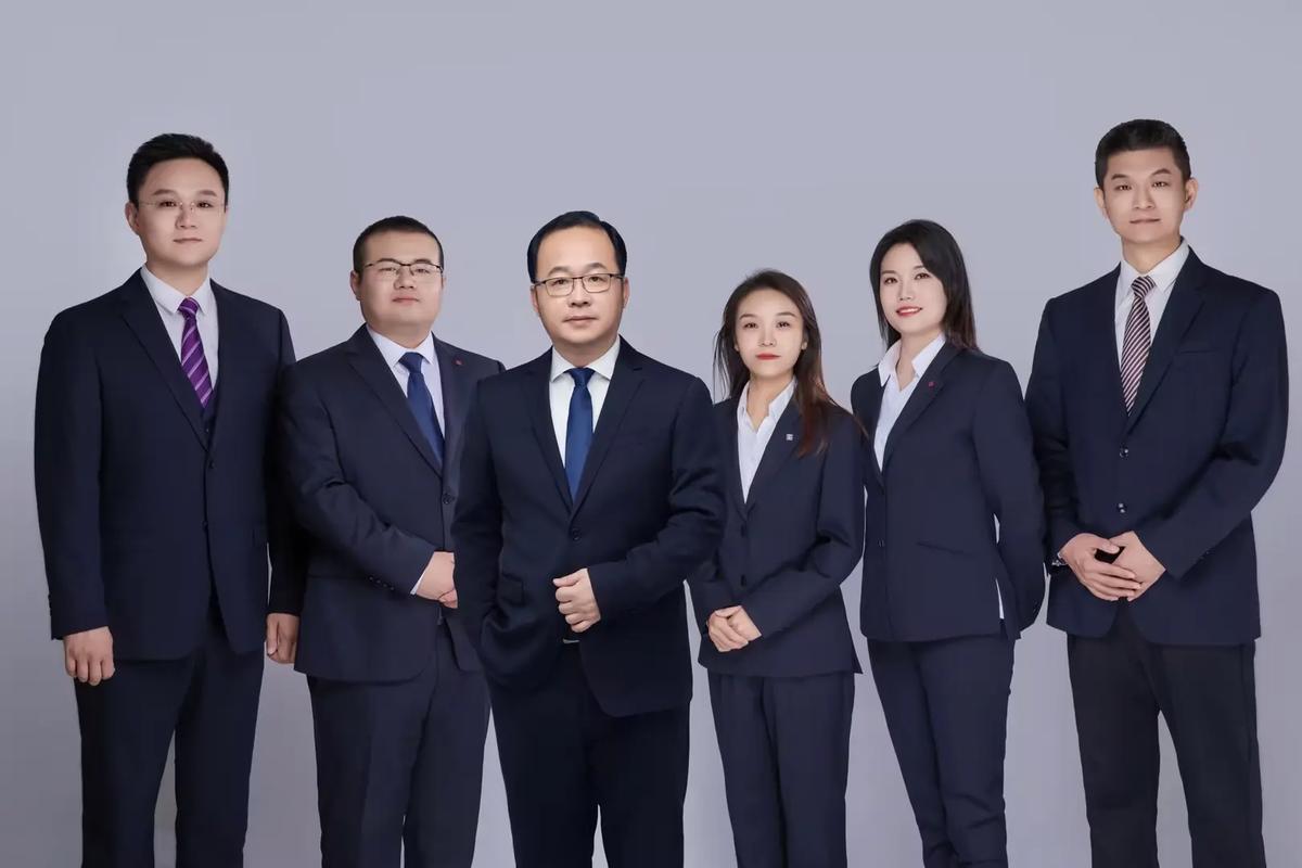 法律咨询专家，专业团队，创新技术，精准服务