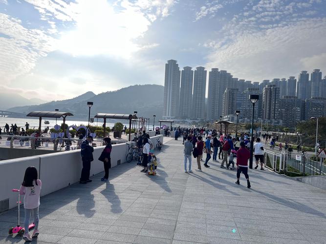 最新香港疫情消息,防控措施调整,专家警告