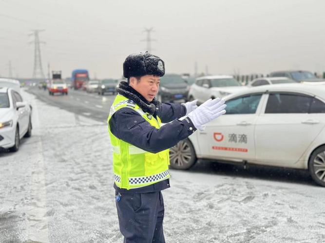 西平交警，疫情防控中的逆行者