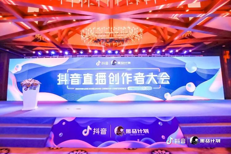 总之,无论是抖音双击秒破解版还是ks业务在线下单平台,它们都为内容创作者提供了重要的商业工具。自媒体作者需要善于发现和利用这些工具,以实现商业目标