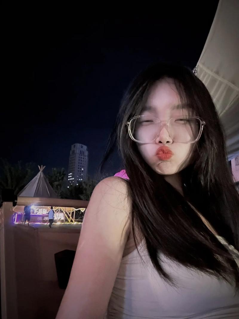 抖音赞与ks真人,一个时代的两极分化,一个时代的两极恋