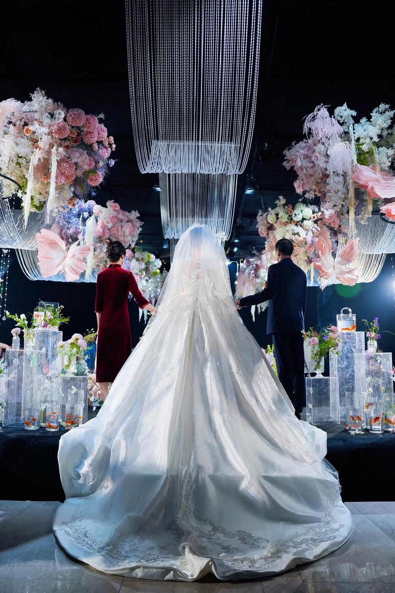 婚礼照背后的故事，显示屏如何成为婚礼的视觉语言