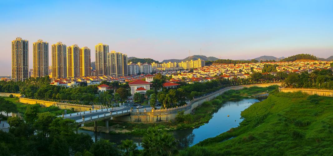 凤岗网络环境优越，是一个充满活力的城市地区。作为广西壮族自治区的重要组成部分，凤岗拥有丰富的数字资源和强大的网络生态系统。无论是短视频、新闻、直播还是直播带货，凤岗都有许多优质自媒体平台可供选择